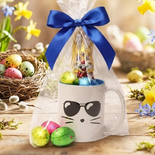 Wielkanocny zestaw kubek ze słodyczami niebieski
